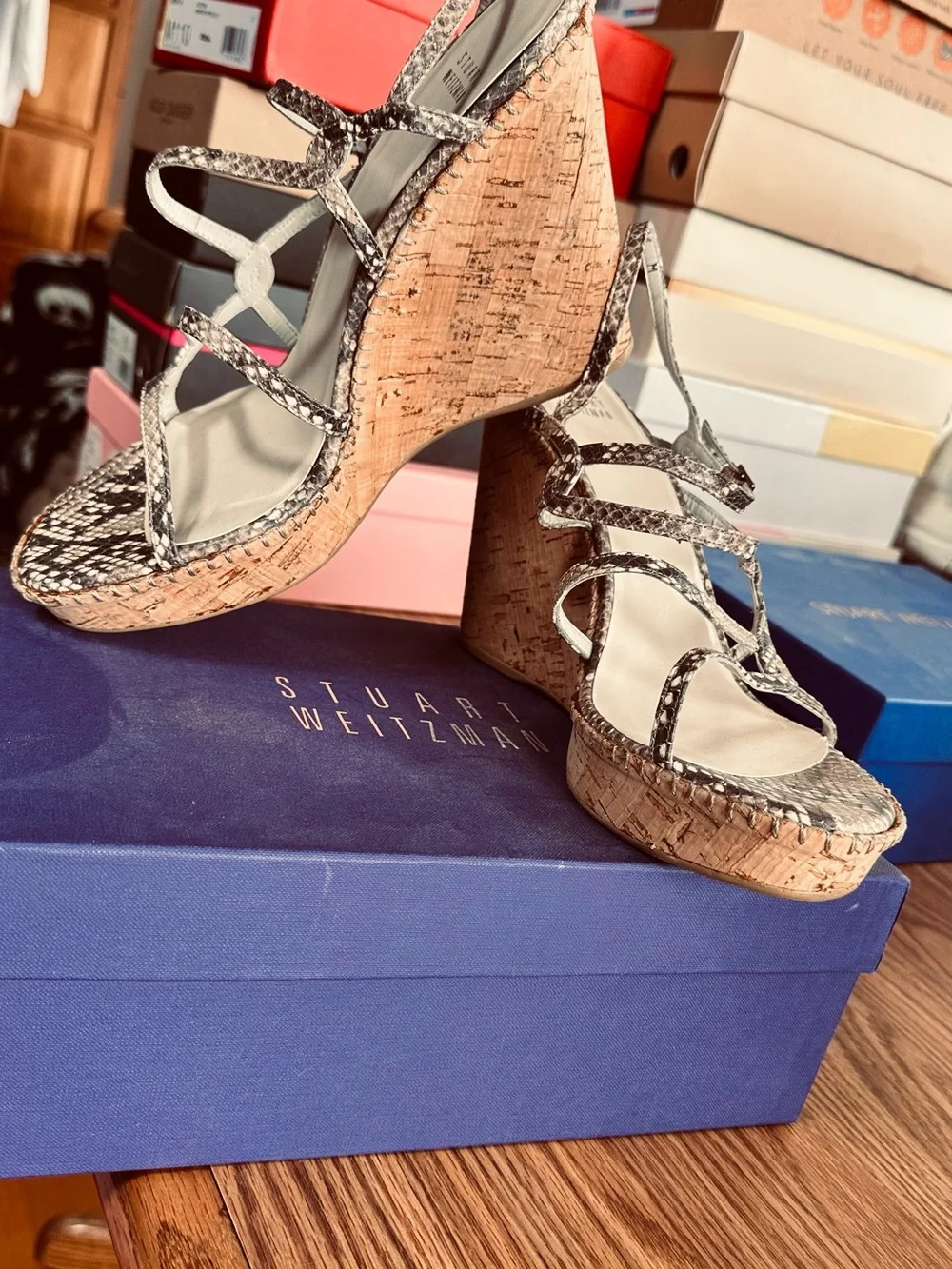 Stuart Weitzman 4” Cork Wedge Platform, Reptile Print 11M Strappy Leather Sandal - Picture 3 of 6